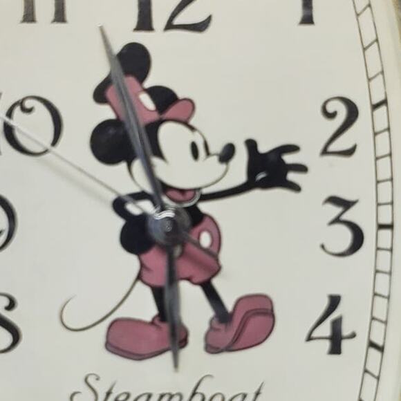 Disney Steamboat Willie Watch - Classic Mickey Mouse Design - Picture 2 of 10